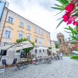 Party Hostel Králíkárna, hotel di Mikulov