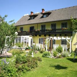 Cozy Apartment in Feld am See near Ski Slopes