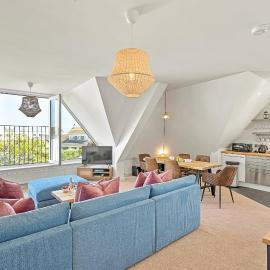 Pentire Point - Coastal Penthouse, Beaches, River & Restaurants All Within Short Walk