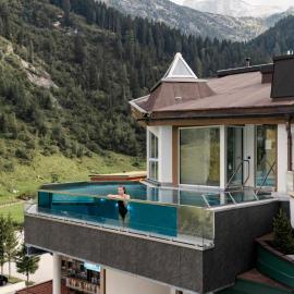 Hotel Neuhintertux 4 Sterne superior, hotel v Tuxe