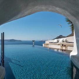 Porto Fira Suites, Hotel in Fira