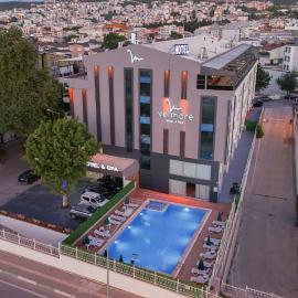 Velmore Hotel & Spa, מלון בKestel