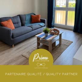 Bleu Mandarine by PRIM0 C0NCIERGERIE, hotel in Clermont-Ferrand