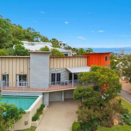 Castle Hill Townsville, Pool House with Ocean Views