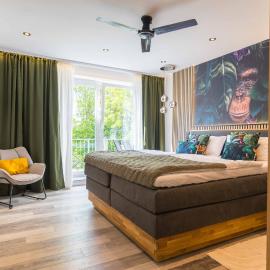 Tropengeflüster Penthouse in Hof, Whirlpool, Balkon, Webergrill, Digital Checkin, Parkplatz, Wlan330Mbit, hotel Hofban