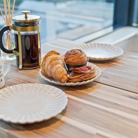 Family Apart for 6 Easy Booking, hotel di Sunbury Common