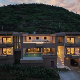 SaffronStays Aurum Villa, Moringa Valley - 3BR hilltop villa with Aravalli views, bonfire & trails near Lake Pichola، فندق في Eklingji