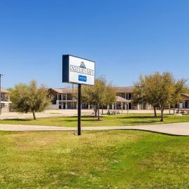Eagle's Den Three Rivers Texas a Travelodge by Wyndham, hotel a Three Rivers