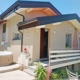 NiFe Tiny House - Secret Garden, hotel in Montalbo