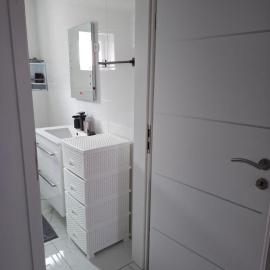 Sunshine apartments, khách sạn ở Karlobag