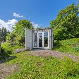 Corry Lodge Estate - Sheperds Huts or Container Stays with Sea View, hotel in Broadford
