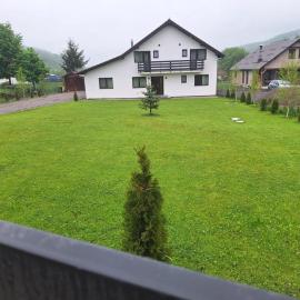 Hillside Chalet, hotel in Buzoel
