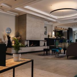 Logis Hôtel & Restaurant - Les Tuileries، فندق في Féy