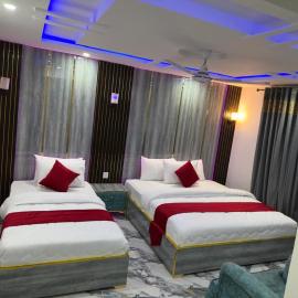 Decent Luxury Hotel Hunza, hotel a Alīābād