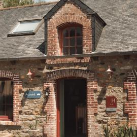 Hôtel Les Voisins Beaucemaine, hótel í Ploufragan