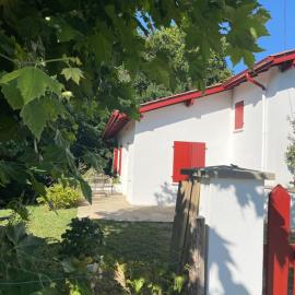 charmante maisonnette tout confort avec sauna, hôtel à Bidache
