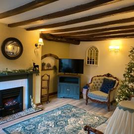 Village Cottage 5 minutes to Alton Towers