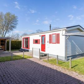 Chalet Paradys met Sauna op Park De Friese Wadden Tzummarum, buitenzwembad aanwezig, hotell sihtkohas Tzummarum