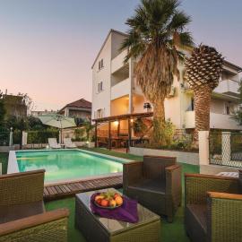 Three-Bedroom Apartment In Split