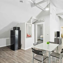 Downtown Detroit 2BR | King, WiFi, Parking