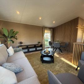 Modern chalet, family oriented holiday suites near the forest and lake – hotel w mieście Harderwijk