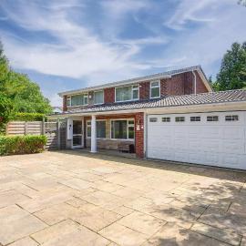 4 Bed Heald Green Home Free Parking