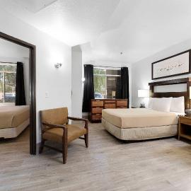 Metro Chandler Extended Stay - Serene 2 Bed, hotel in Chandler