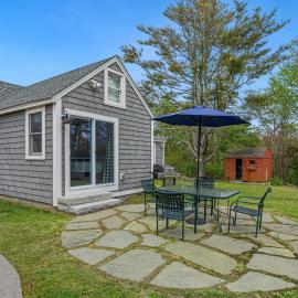 Cozy Cape Cod House by Rock Properties, hotel u gradu 'West Dennis'