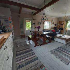 Rooms in a big wooden home, homestay, viešbutis mieste Muonijas