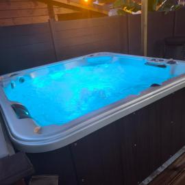 La sapinette avec jaccuzzi – hotel w mieście La Bâthie
