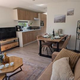 Modern Holiday House & Garden near Amsterdam, 4 guests, hotel in Velsen-Zuid