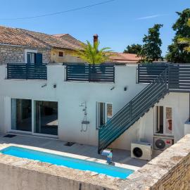 Villa Galant with Pool and Sauna - Happy Rentals, hotell i Maružini