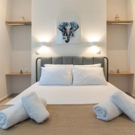 Sea & Salt Boutique Apartment 3, hotel a Finikounta