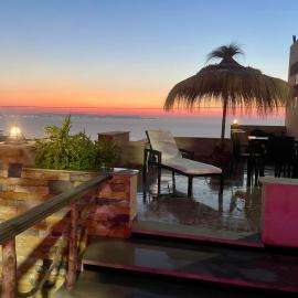 Master Suite in Bellavista Andalucia with Pool and Beach, hotel v destinácii Al Matlīn
