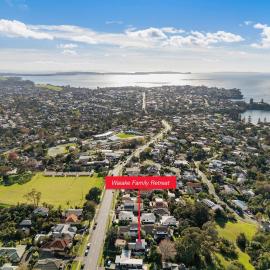 Waiake Family Retreat - Auckland Holiday Home