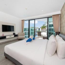 Private apartment at Twin Sands near Merlin beach