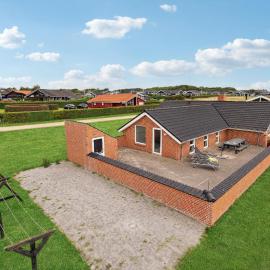 Nice Home In Vinderup With Sauna, hotel in Vinderup