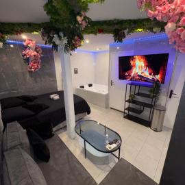 Room & Jacuzzi - Stade de France, hotel a Saint-Denis