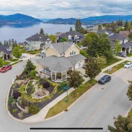 Relaxing Lakeview 2 bedroom entire downstair SUITE, hotelli kohteessa Kelowna