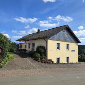 Ferienhaus Gönen, khách sạn ở Bleialf