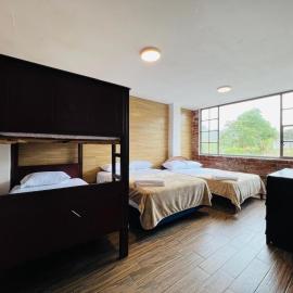 Acogedor Loft Rústico con Vista al Volcán, hotel in Baños