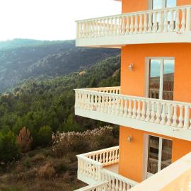 Vila Kraljica Snežna, Hotel in Sutomore