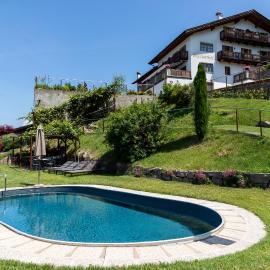 Engadiner Apartments & Wines, hotel a Montagna