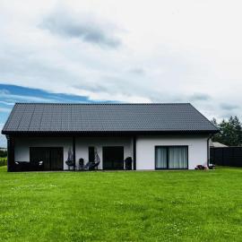 Pajulille Holiday Home Pärnu、Eametsaのホテル