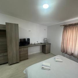 Riz camera, hotell sihtkohas Bacău