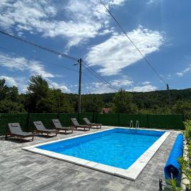 Amazing Home In Smoljanac、スモーヤナクのホテル