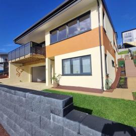 Wunderbar Passive House, hotel in Orewa