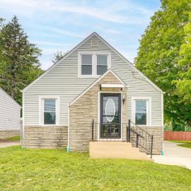 3 Mi to Dtwn Youngstown & YSU: Family Home w/ Yard, hotel en Youngstown