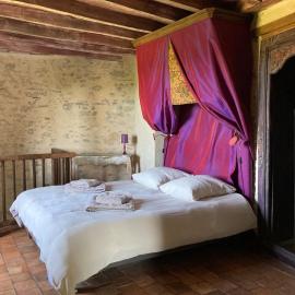 Le gîte Passe-Muraille, hotel a Sainte-Suzanne