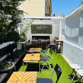 Owls Hostel Ribeiro, hotel i Porto